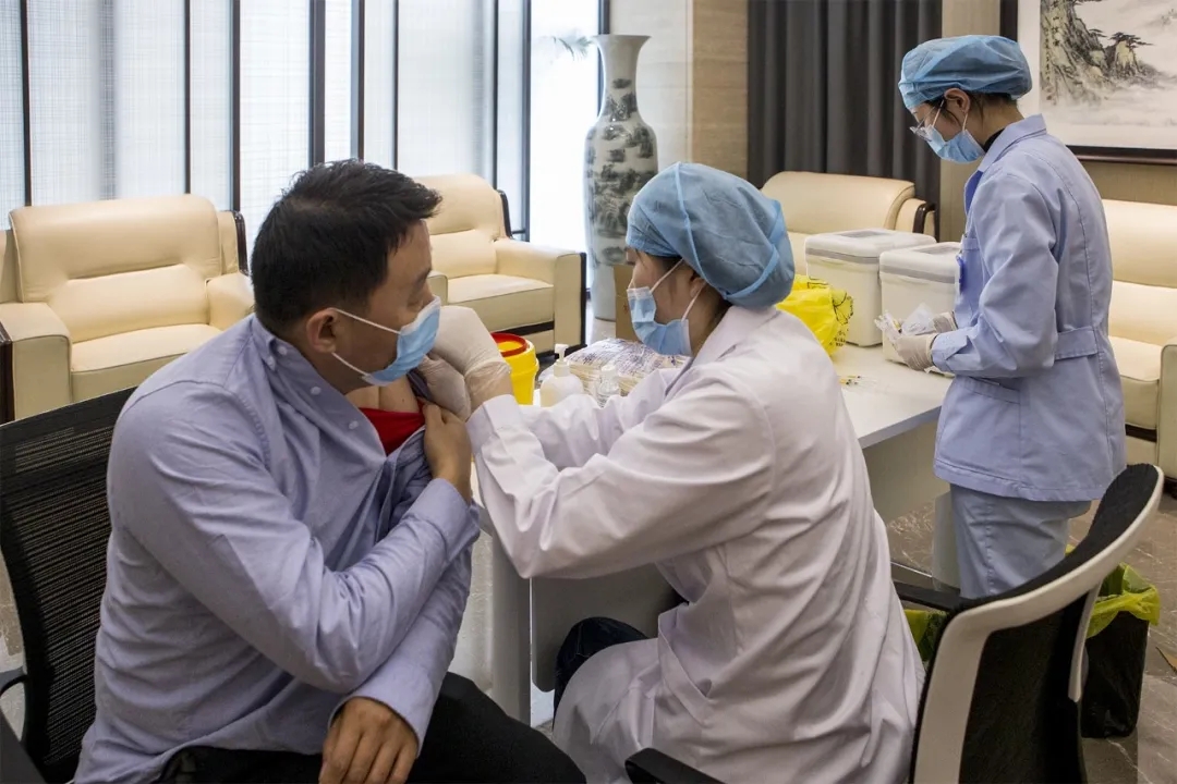 疫苗接種進企業(yè)，貼心服務暖人心